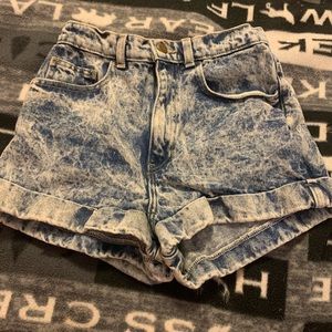 Super cute mom jean shorts!